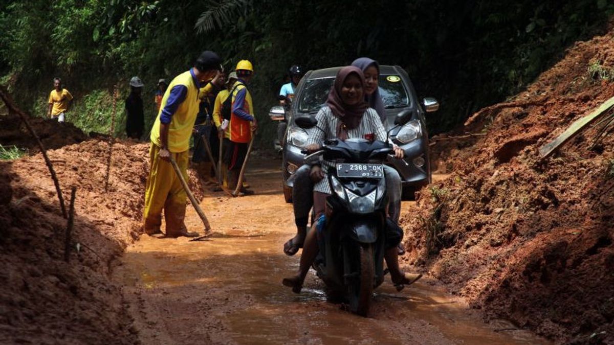 2 Orang Masih Hilang Akibat Banjir-Tanah Longsor di Sukabumi