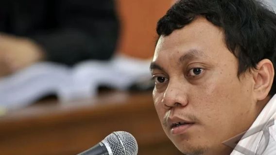 Tax Mafia Gaius Tambunan Sentenced To 7 Years In Prison, In History January 19, 2011