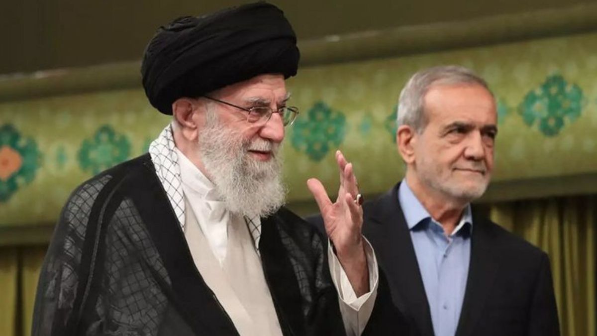 Ayatollah Ali Khamenei Calls The Overthrow Of Assad The Results Of The America-Israel Conspiracy