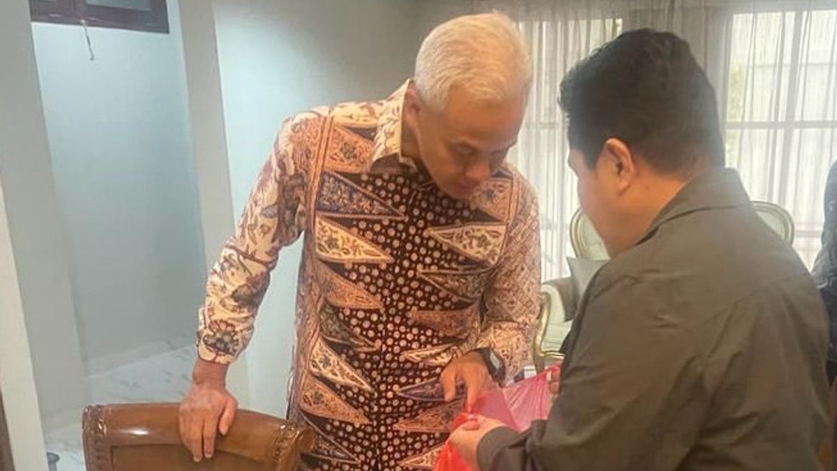 Between Red Plastic Gifts And Ganjar Pranowo-Erick Thohir Meeting