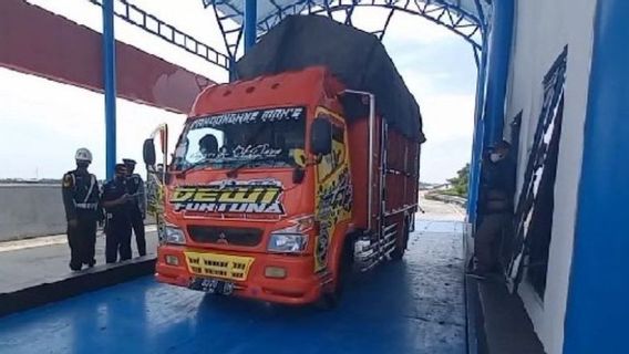 PJR Polda Jatim dan JNK Razia Kendaraan ODOL di Jalan Tol