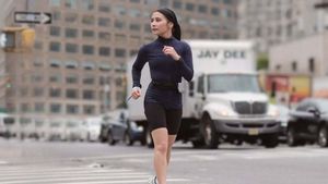 Kompak Demi Raih Medali, Ini 6 Potret Gaya Prilly Latuconsina Lari Bareng Omara Esteghlal di New York