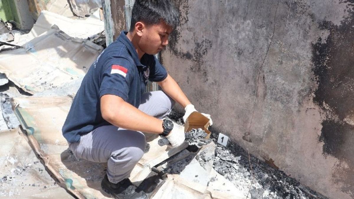 Investigate Fire In Heram, Papua Police Labfor Checks Charcoal Ash For Samples
