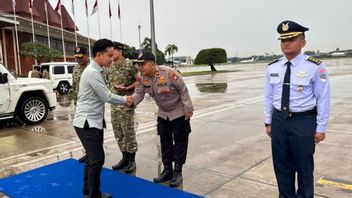Assurez-vous que les enfants restent à l'école, Gibran visite Aceh Tamiang après la catastrophe