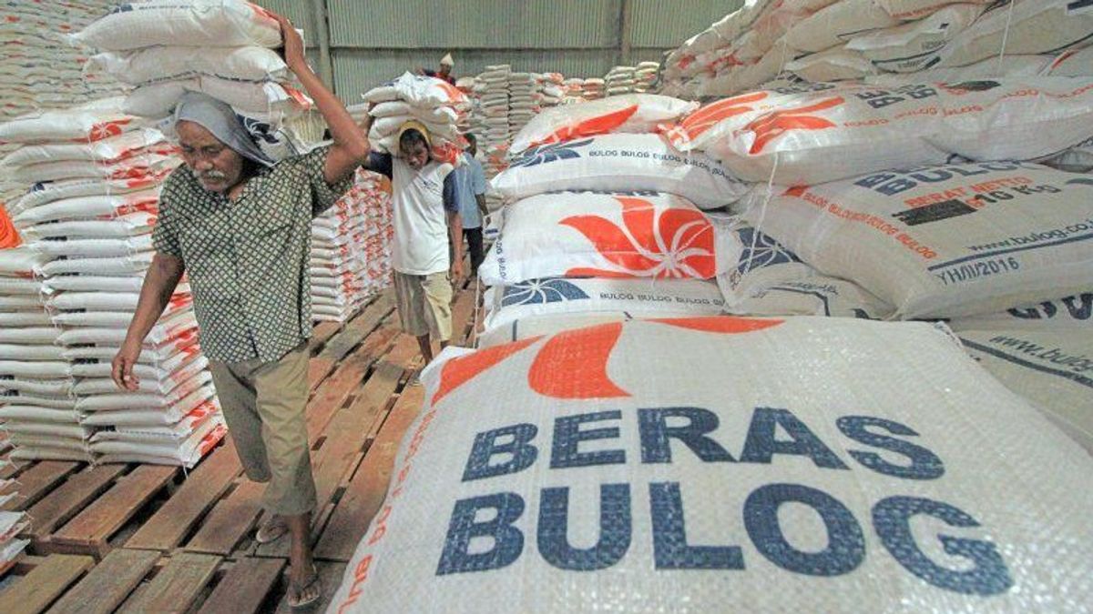 La gestion des inondations est prévue pour une plus longue période, Bulog augmente les stocks de riz dans Aceh, Sumut et Sumbar
