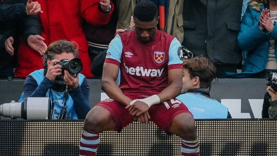 West Ham United Only Need Four Minutes To Destroy Manchester United