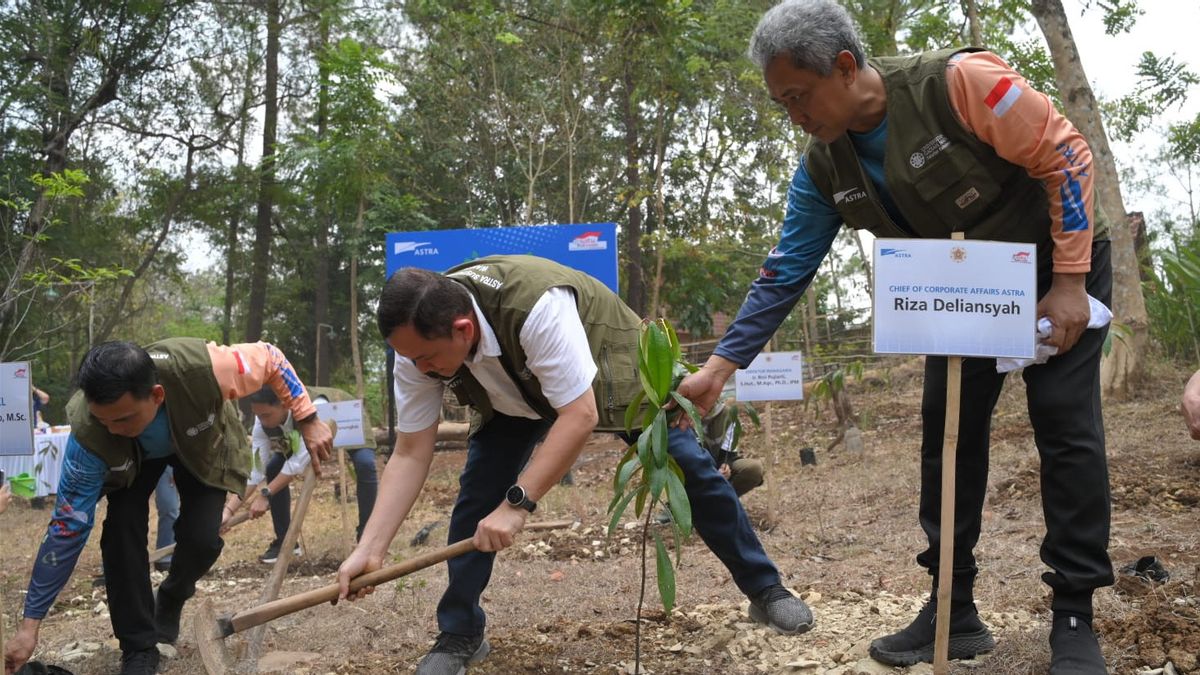 La collaboration de KLHK avec Astra et UGM W formant la réhabilitation de la forêt Wanagama Gunung Kidul