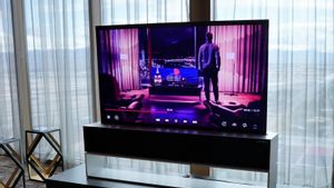 LG Punya TV Signature OLED R yang Layarnya Bisa Digulung