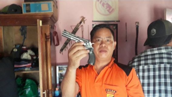 ムコムコでおもちゃの銃を使用した児童虐待者を逮捕