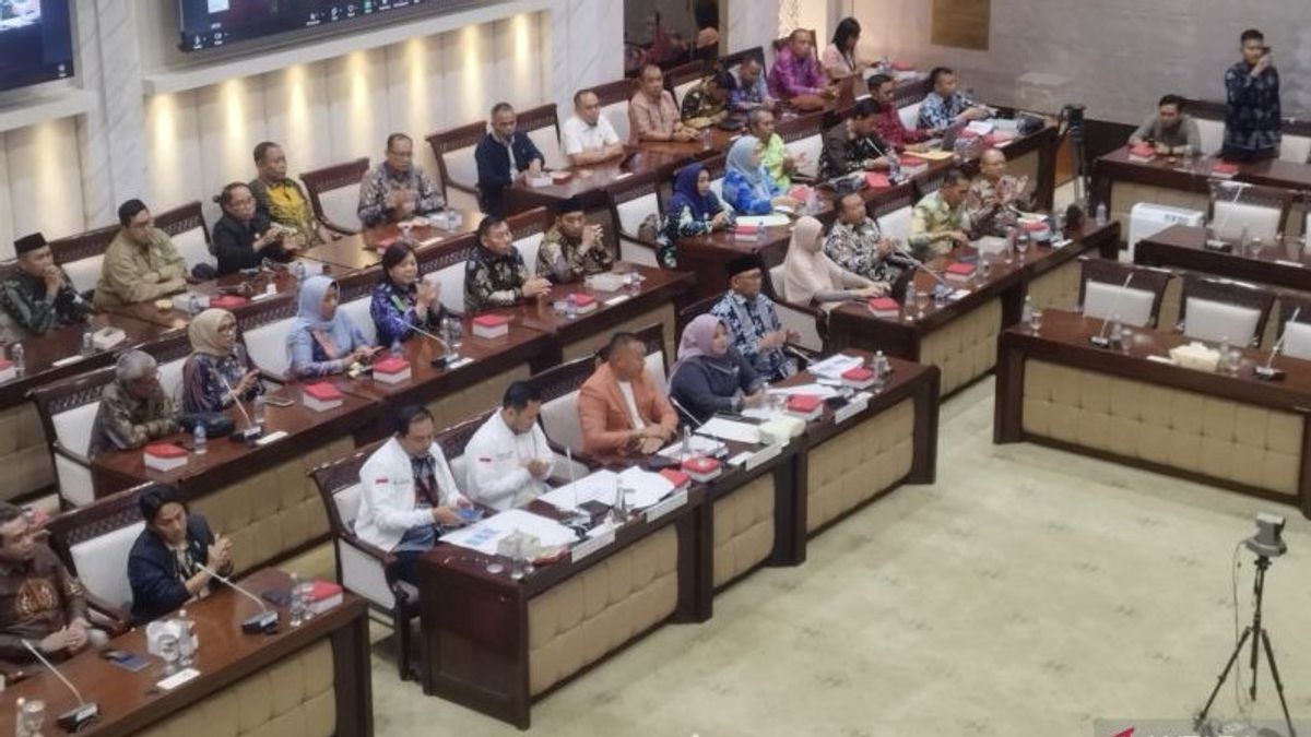 Bupati Situbondo Cerita ke DPR Wilayahnya Terkena Bencana Tapi Luput dari Sorotan