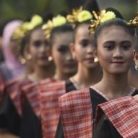 7 Pakaian Adat NTB dari Berbagai Suku yang Wajib Diketahui