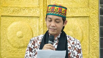At The Baiturrahman Aceh Grand Mosque, Deputy Minister Of ATR Raja Juli Presents Waqf Certificate