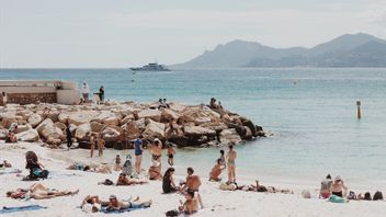 Français BeachEs à Nouveau Bondé Après L’assouplissement Lockdown