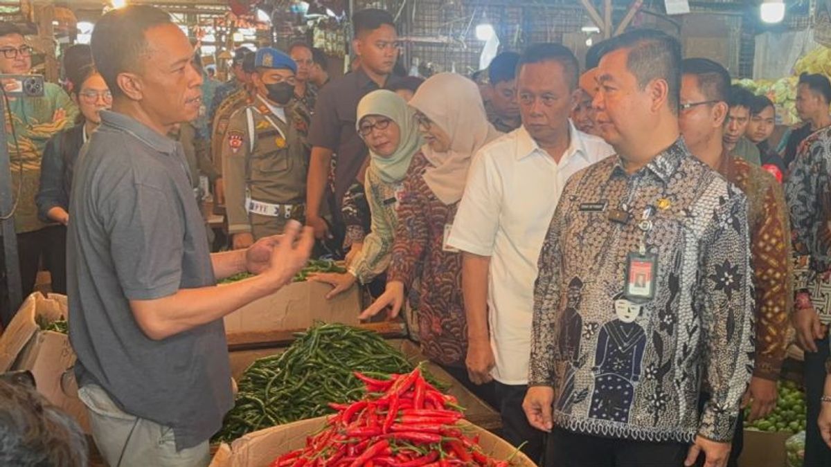 avant Noël et le Nouvel An, les prix du riz et du charbon sur le marché de Kramat Jati augmentent significativement