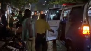 病毒式3自然驱动器在D'Masiv巴士站北佩库坎甘的空气线事故