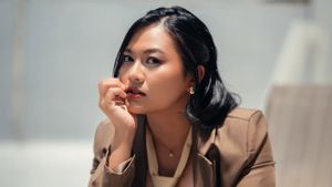 Clara Riva Ajak Pendengar Menghela Nafas dan Tertawa Kecil lewat Single <i>Iya Iya Iya</i>