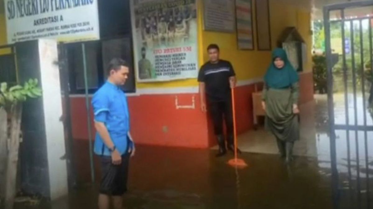 Inondation n’a pas reculé, activités d’apprentissage de 2 SDN à Pekanbaru sont forcées à mener en ligne