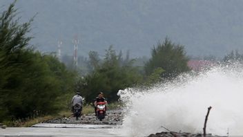 注意してください、BMKGはインドネシアの一部の地域で雨と強風を予測します 