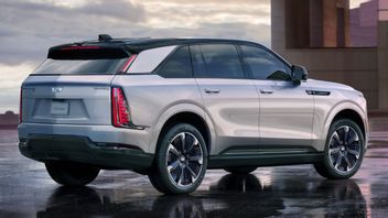 GM Rilis SUV Listrik Mewah Tiga Baris Cadillac Escalade IQ 2025, Dimensi dan Tenaganya Buat Semua Pesaing Jadi Kecil 
