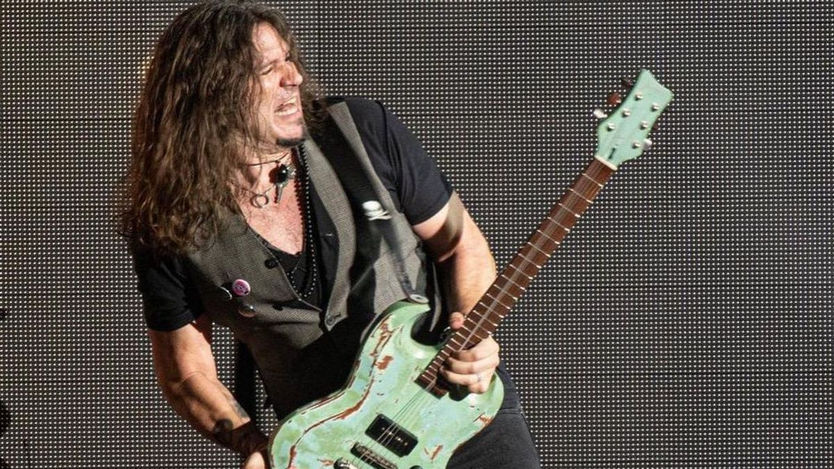 Phil X & The Drills Luncurkan Lagu Tunggal <i>I Love You' On Her Lips</i>