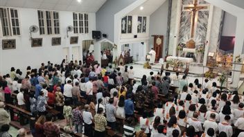 Un certain nombre d’églises à Sukabumi, l’équipe de Jibom assure le confort et la sécurité du culte