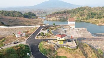 PUPR部完成了Cipanas大坝的建设,该大坝在Rebana地区加强农业灌溉