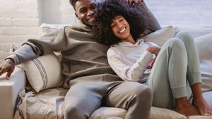 5 Tips Foreplay Bersama Pasangan Sebelum Bercinta