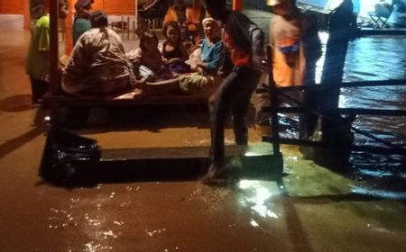 Banjir Disertai Lumpur dari Perbukitan Merendam Desa Kuta Mandalika Lombok