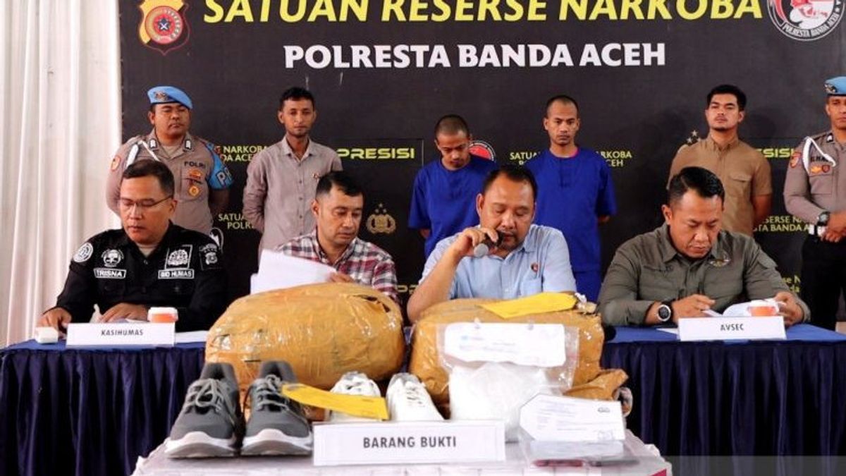 Polisi Tangkap IRT Penyelundup 4,3 Kg Ganja via Bandara SIM Aceh