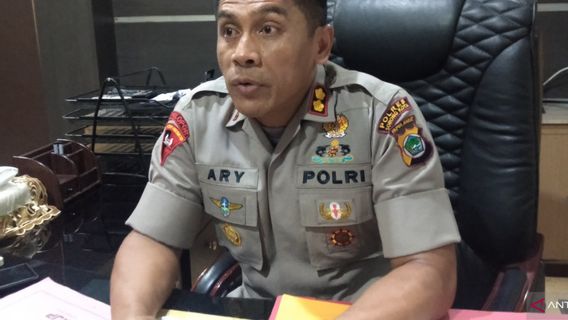 名片疫苗和测试拭子 COVID-19， 索荣警察西杜克市 4 肇事者