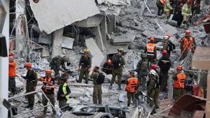 Israel Digempur Puluhan Rudal Ira, 10 Orang di Tel Aviv Terluka