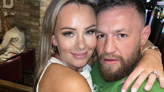  Unggah Foto Tunangan dengan Keterangan ‘Hot Mom’ di Hari Ibu, Conor McGregor Bikin Bingung Penggemar