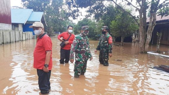 Getting Shipments, Floods In The Inland East Kotawaringin, Central Kalimantan Are Getting Higher