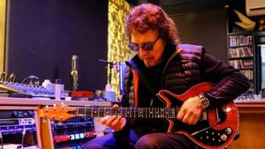 Tony Iommi Dapat Hadiah Natal Gitar Red Special Kidal dari Brian May