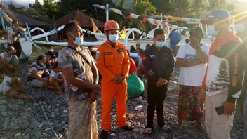 転覆したボート、スロベニア市民とブヌタンカランガセムの海の漁師は安全を見つけました
