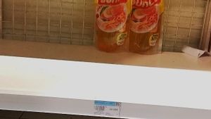 Ketahuan, Supermarket di Pondok Bambu Jual Minyak Goreng Rp32.950 Per 2 Liter, Setelah Disidak, Stiker Harga Diganti Menjadi Rp28.000