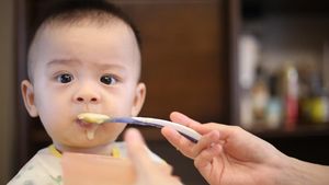 Kapan Anak Boleh Makan Pedas? Ini Saran Usia hingga Cara Mengenalkannya