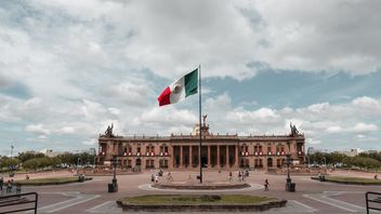 : Le mexique : le président mexicain exprime le silence contre le meurtre d'un maire
