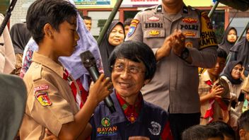 Lewat Nyanyian dan Permainan, Kak Seto Pulihkan Trauma Anak Korban Banjir di Padang