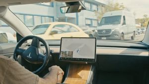 Pengguna Tesla Kecelakaan saat Siaran Langsung Penggunaan Fitur Mengemudi Otomatis