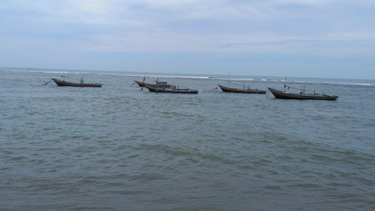 Fishermen And Tongkang Ships In Bengkulu, Don't Go To Sea Because Of Bad Weather