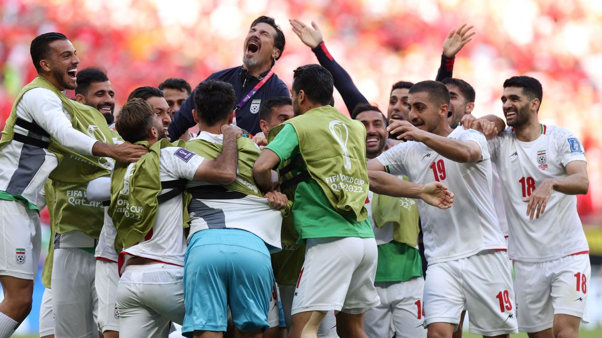 2022 年世界杯，威尔士 Vs 伊朗：2 个迟到进球 梅利队推翻 10 名球员 龙队 