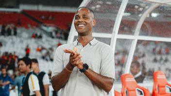 acis sur le contrat de Patrick Kluivert, PSSI doit payer une compensation autour de cela