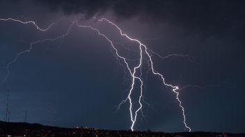 Statistical Electricity: Control, How To Work, And Examples In Daily Life