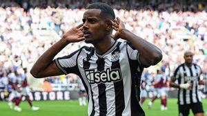 Perselisihan Isak dan Newcastle, Alan Shearer: Dia Menyalakan Api