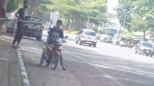 Siang Bolong 2 男子Garong Rambu Lalin, Dishub Palembang 警方报告