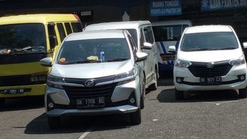 4 Mobil Travel Bodong yang Angkut Pemudik ke Jawa Ditahan Polres Jembrana