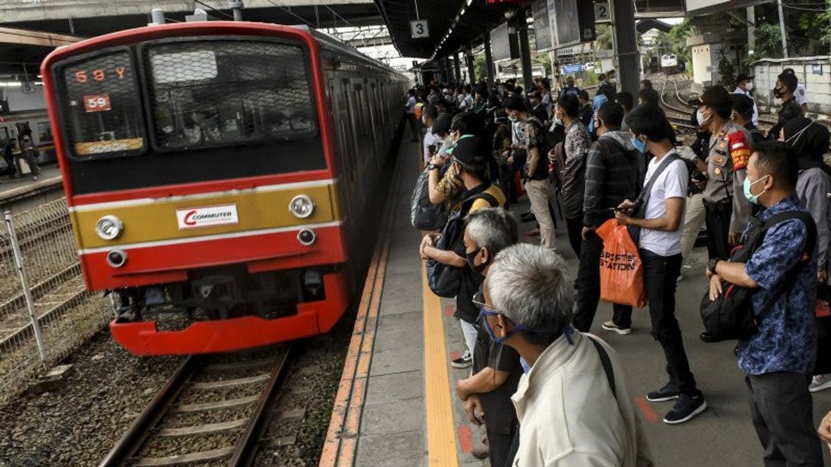 Starting Today, March 9, KRL Passengers Can Sit Without Distance