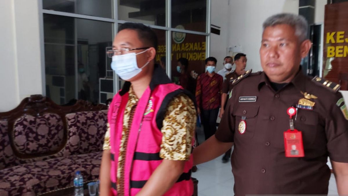 Le Bureau Du Procureur Arrête Un Chef De Village à Bengkulu Soupçonné De Corruption Dans Des Fonds Villageois De 168 Millions Idr