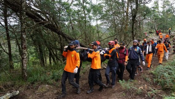 警察:バワカレン・スルセル山で3人の登山者が死亡、1人はまだ指名手配